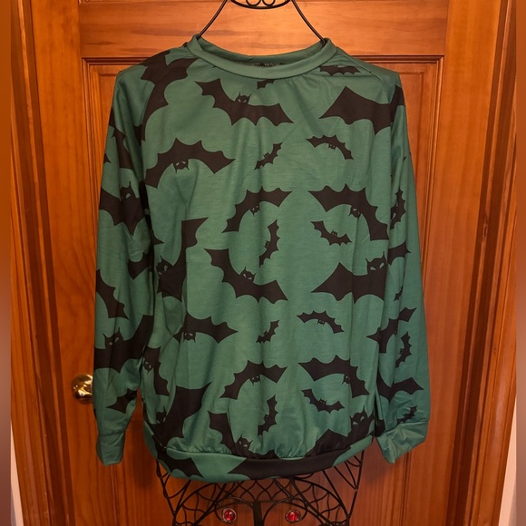 Long Sleeve Unbranded Crew Neck Bat Shirt, Green and Black, Extra Large - Picture 4 of 8